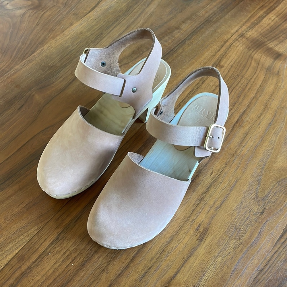 Bryr Emma close toed clogs size 8
